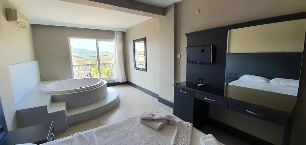 Golden Life Resort Hotel & Spa 올루데니스